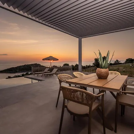 Ventalia Villas, 3br Sea View And Infinity Pool By Mana Gers *